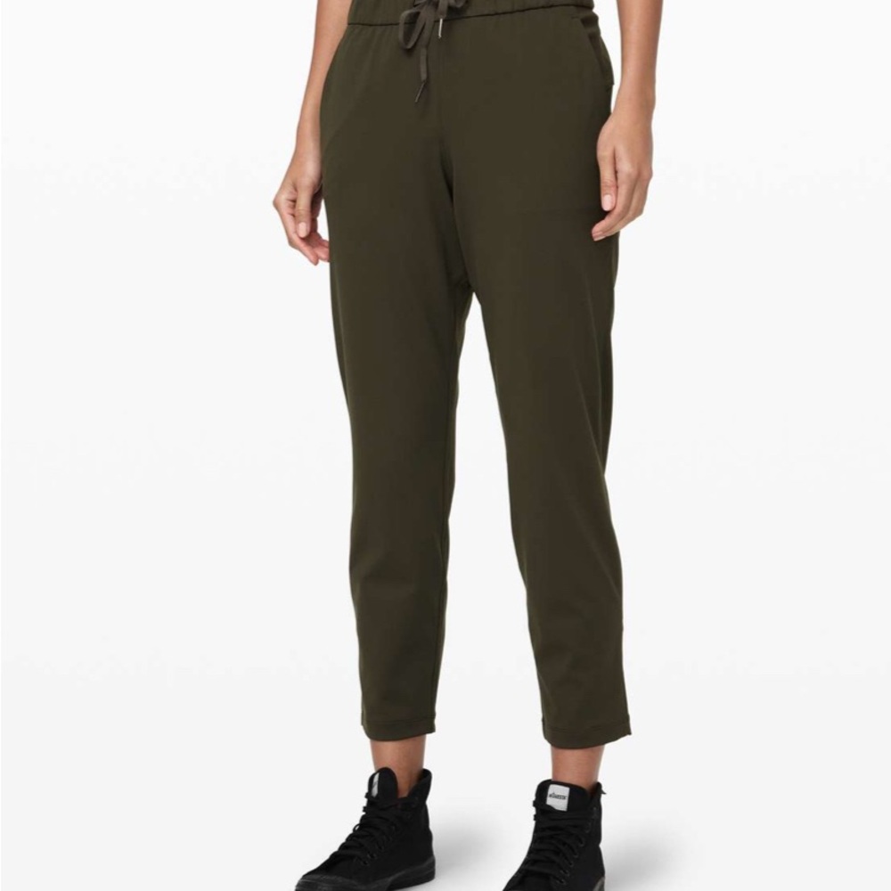 Lululemon dark Olive Green Women's on the fly Pants 6